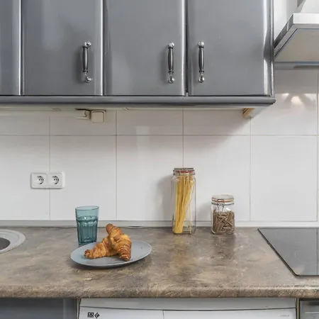 Margarit 4 Bedroom Apartment Barcelona