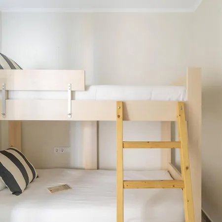 Margarit 4 Bedroom Apartment *
